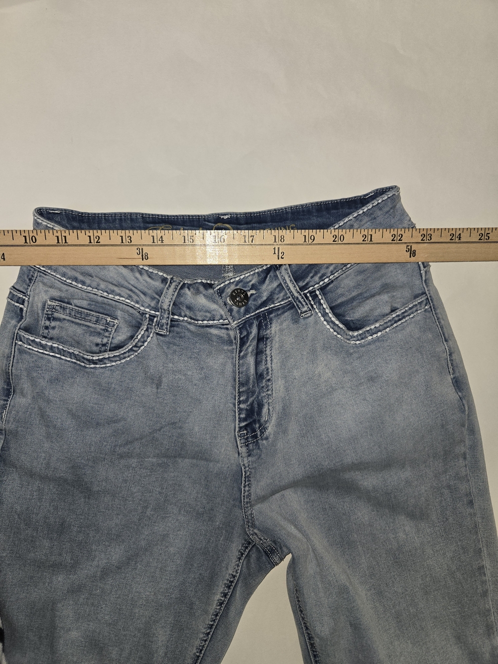 Ethyl Blue Denim Cropped Jeans Medium Wash Stretch Comfort Mid Rise Crop 4. - Picture 9 of 13